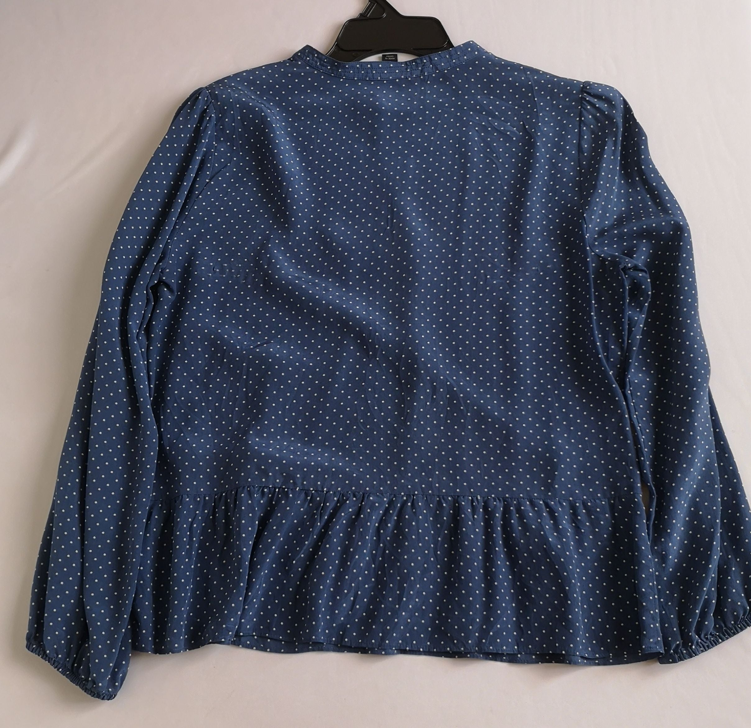 Jeans corte recto y blusa tipo peplum