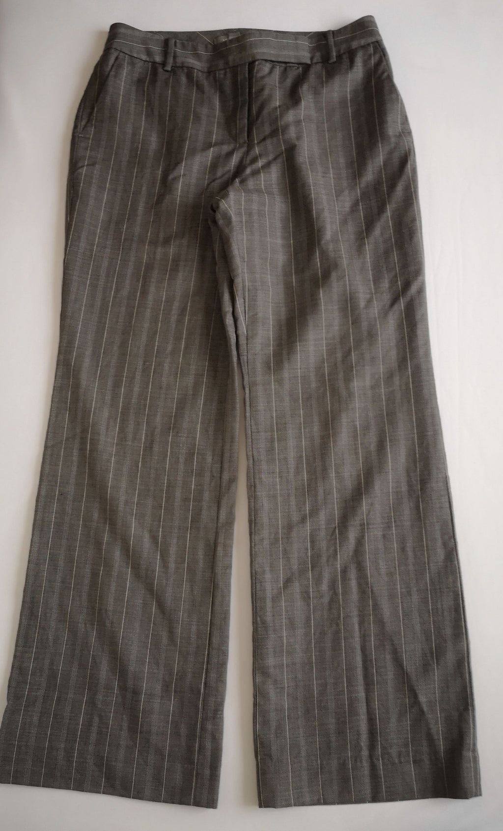 Pantalón semiformal y blusa de tirantes
