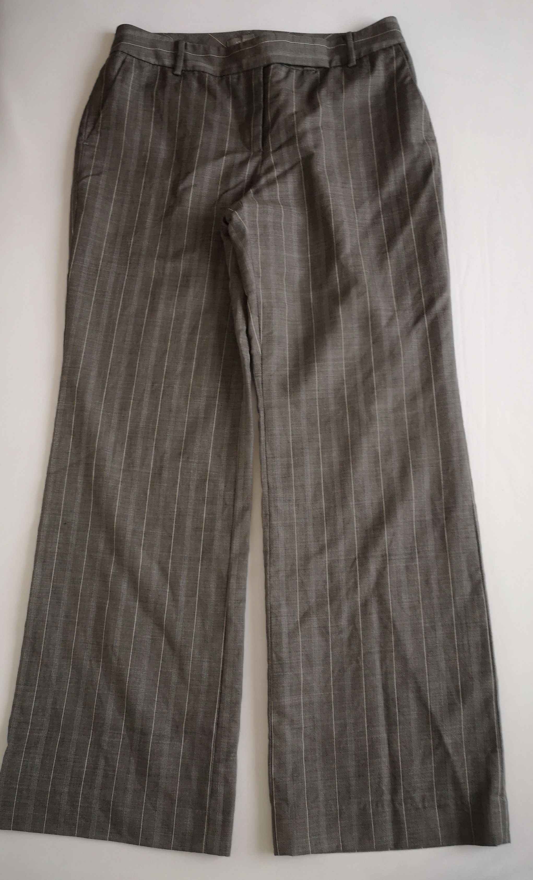Pantalón semiformal y blusa de tirantes