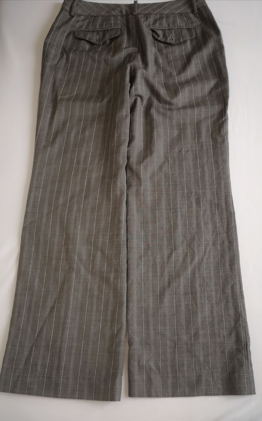 Pantalón semiformal y blusa de tirantes