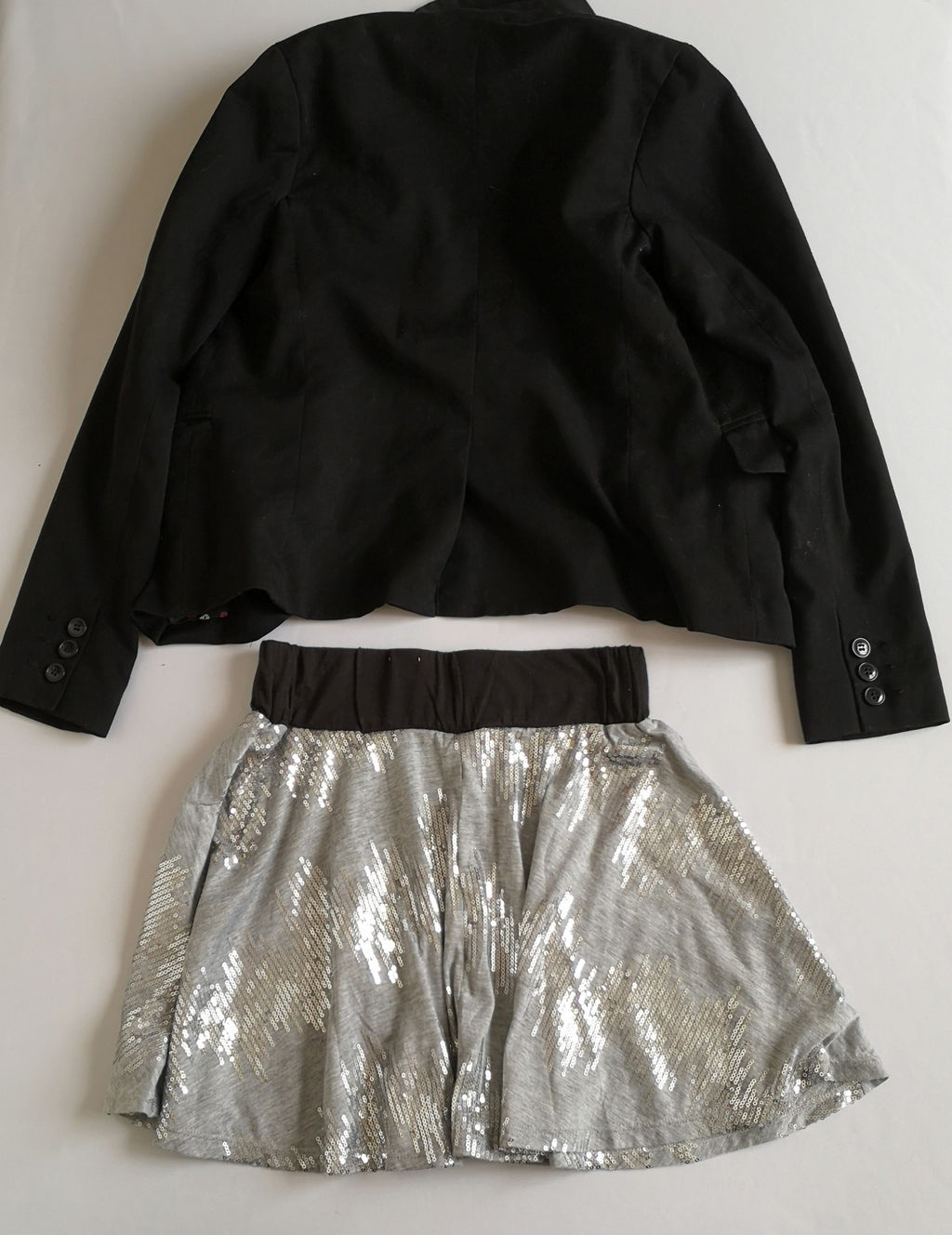 Blazer y falda con brillos
