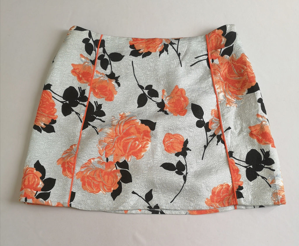 Falda corta con blusa over size ❤️