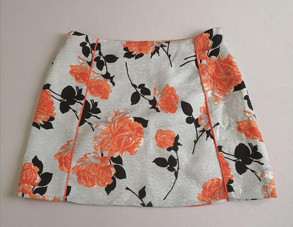 Falda corta con blusa over size ❤️