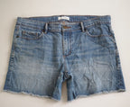 Blusa estilo cuadrado y short