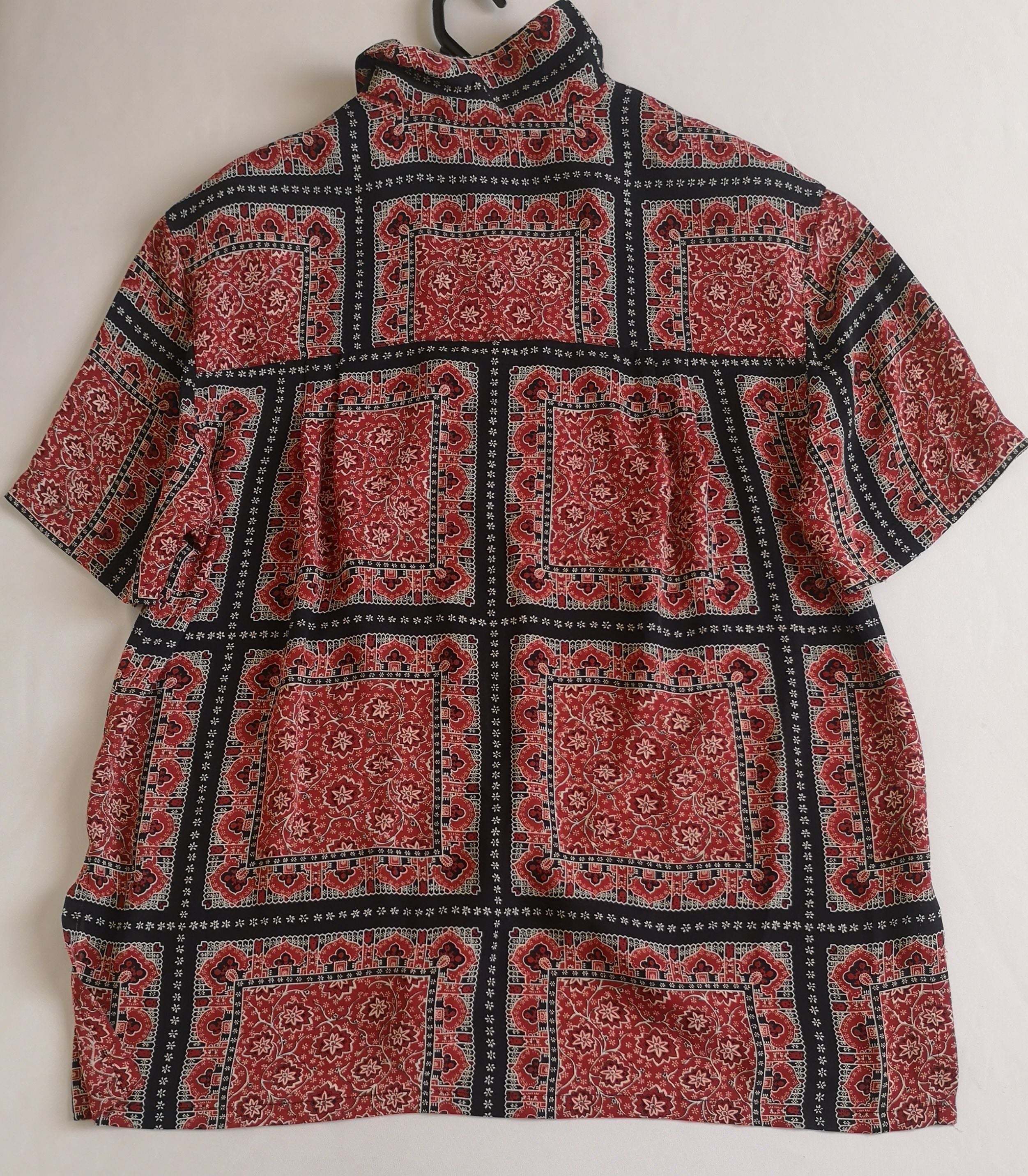 Blusa estilo cuadrado y short