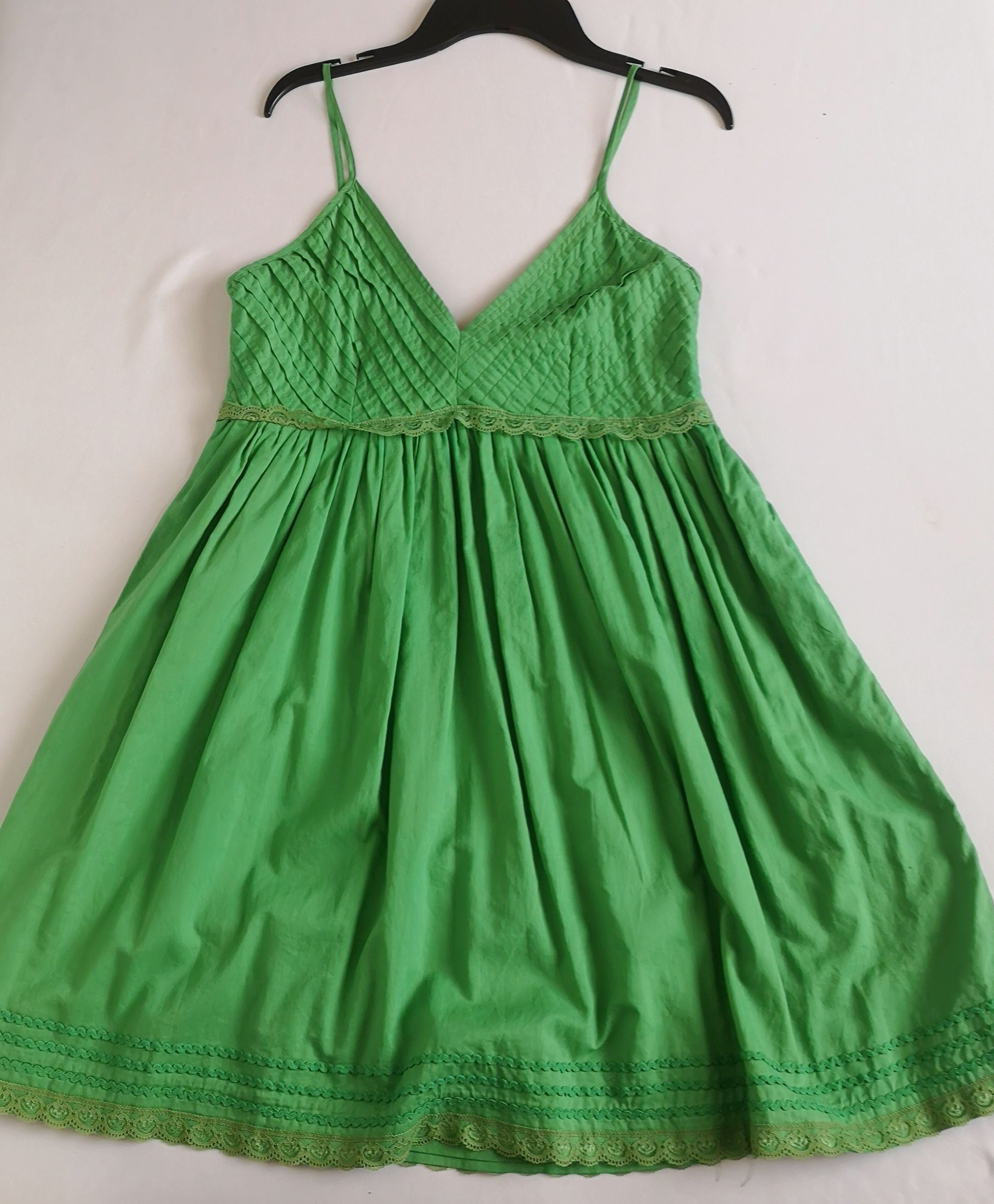 Vestido de algodón y blusa con cintos