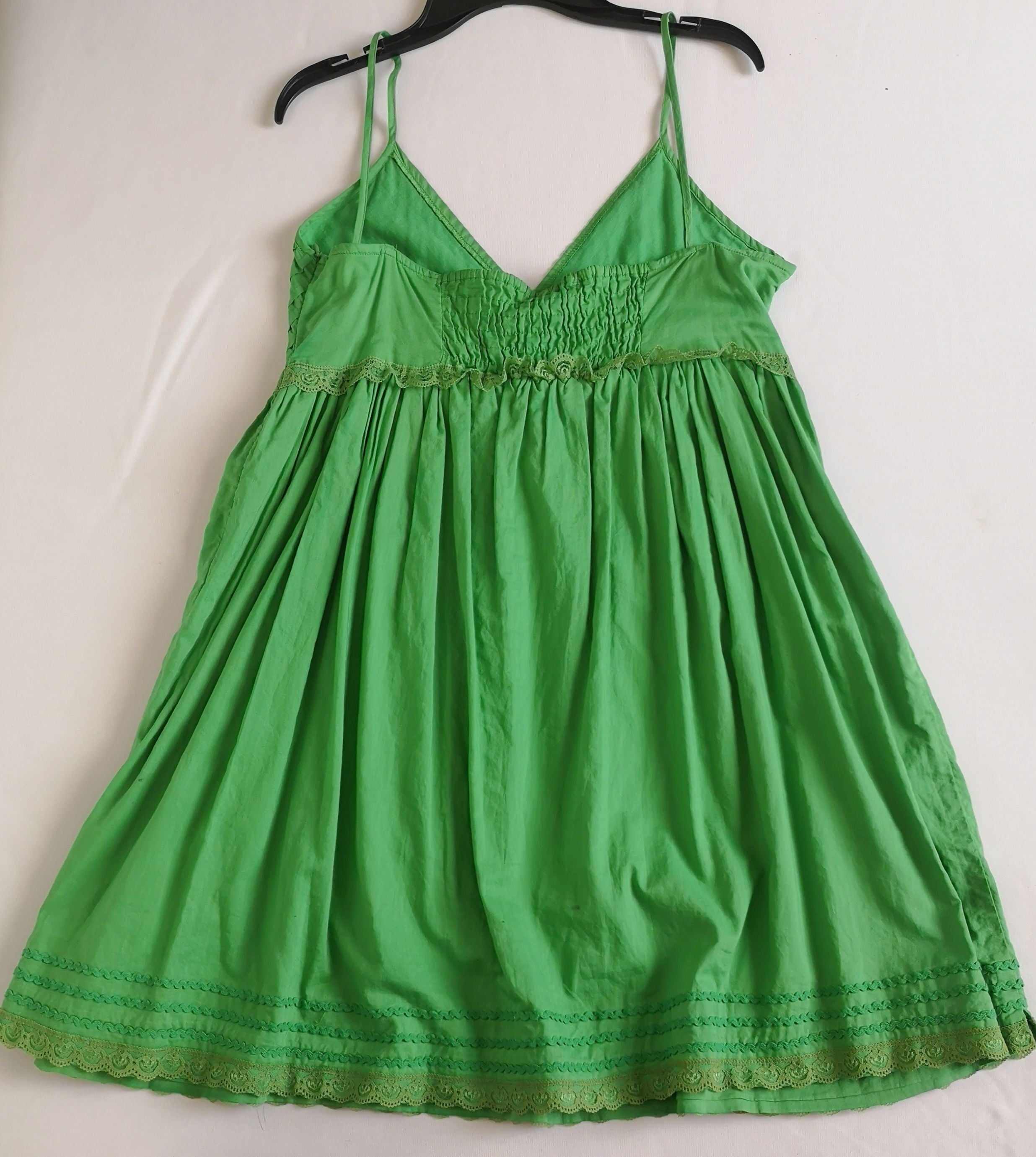 Vestido de algodón y blusa con cintos