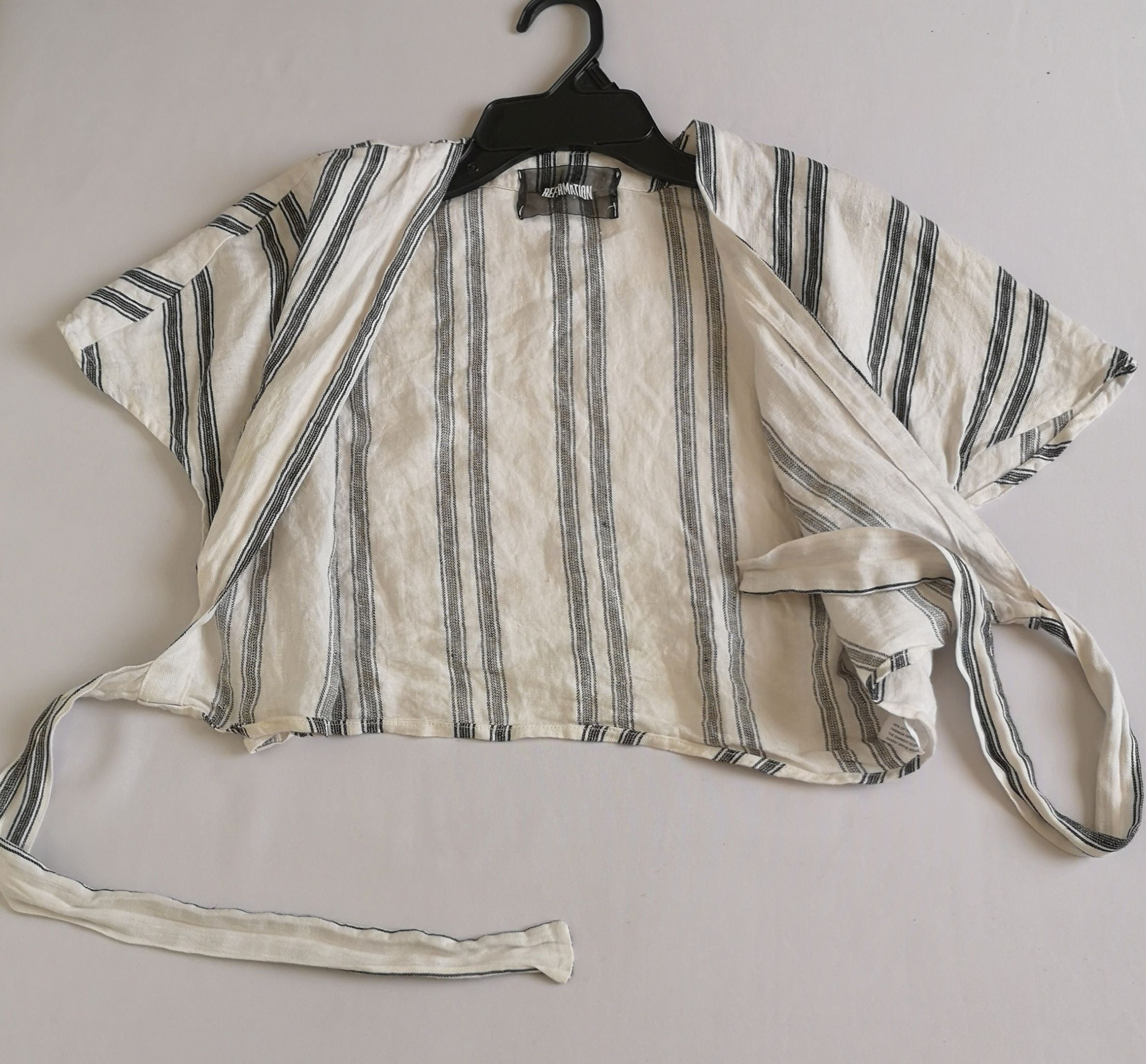 Vestido de algodón y blusa con cintos