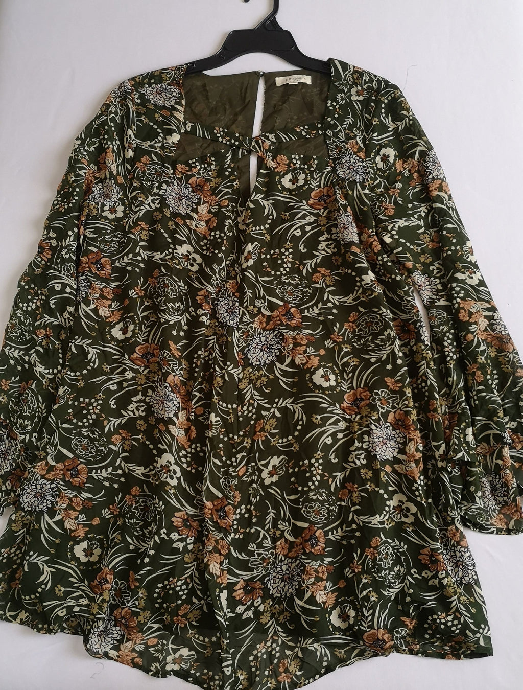 Vestido de chifón mangas campana