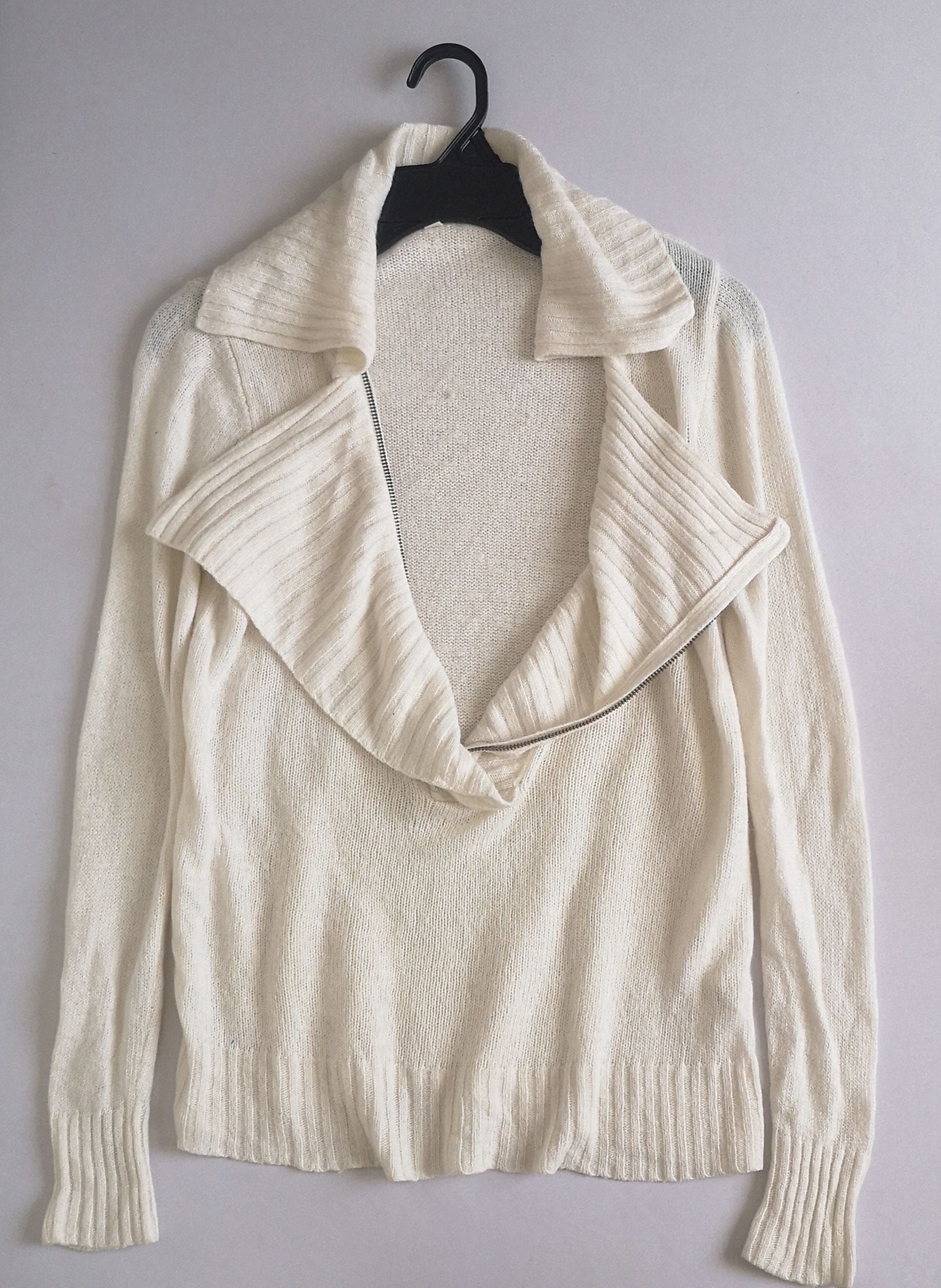 Suéter con zipper adelante