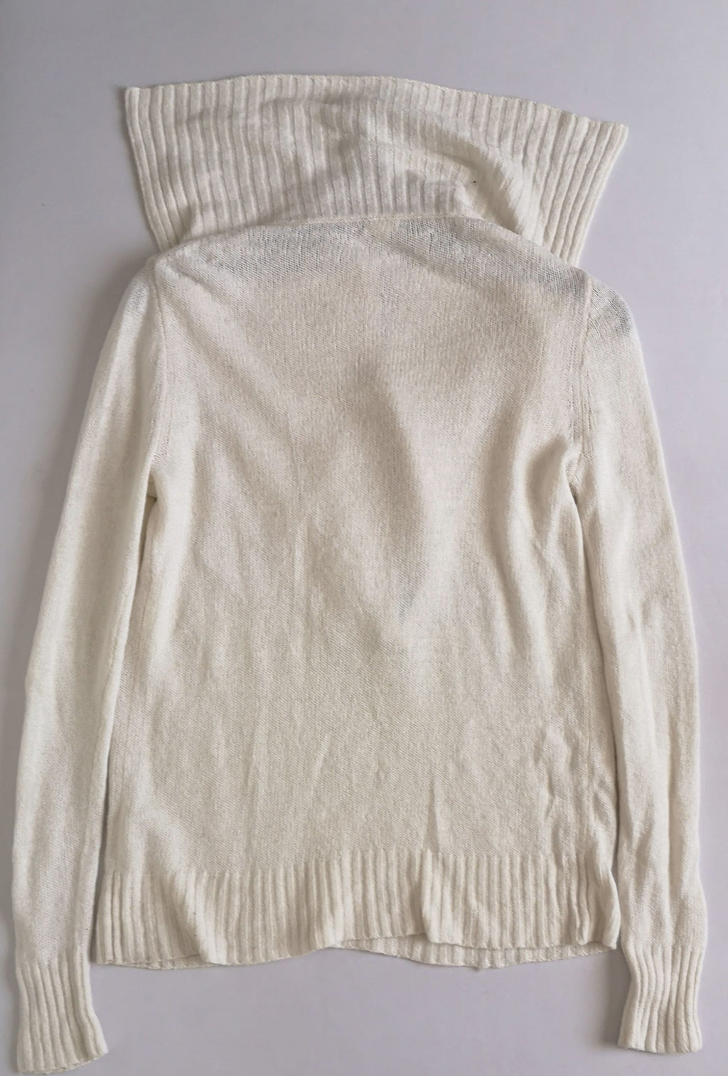 Suéter con zipper adelante