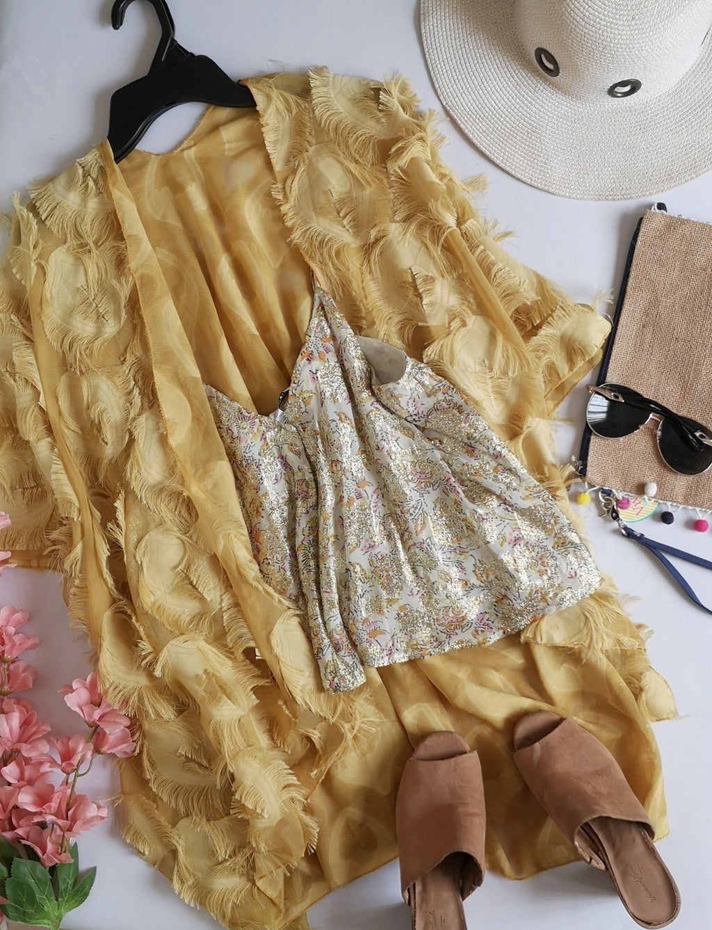 Kimono con detalles de flecos y blusa holgada