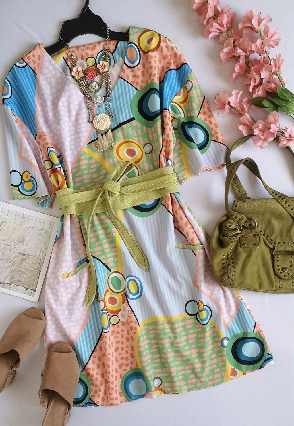 Vestido corte recto con bolsas adelante incluye cincho
