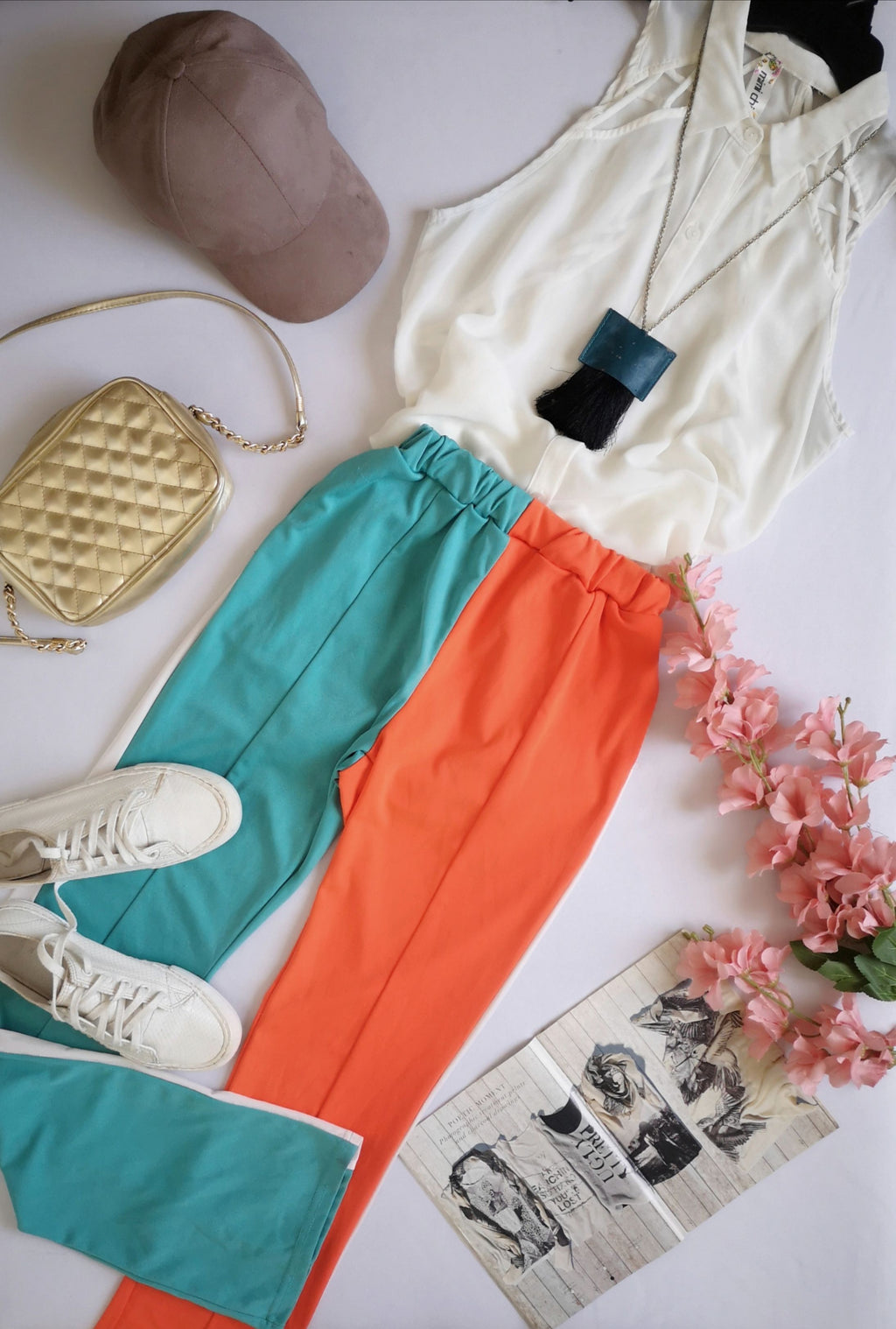 Pantalón tipo pans y blusa de chifón