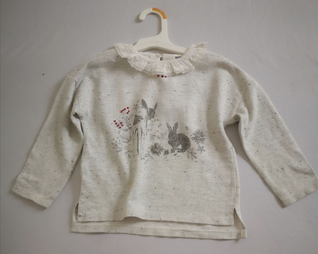 Blusa con encaje en el cuello incluye ganchitos