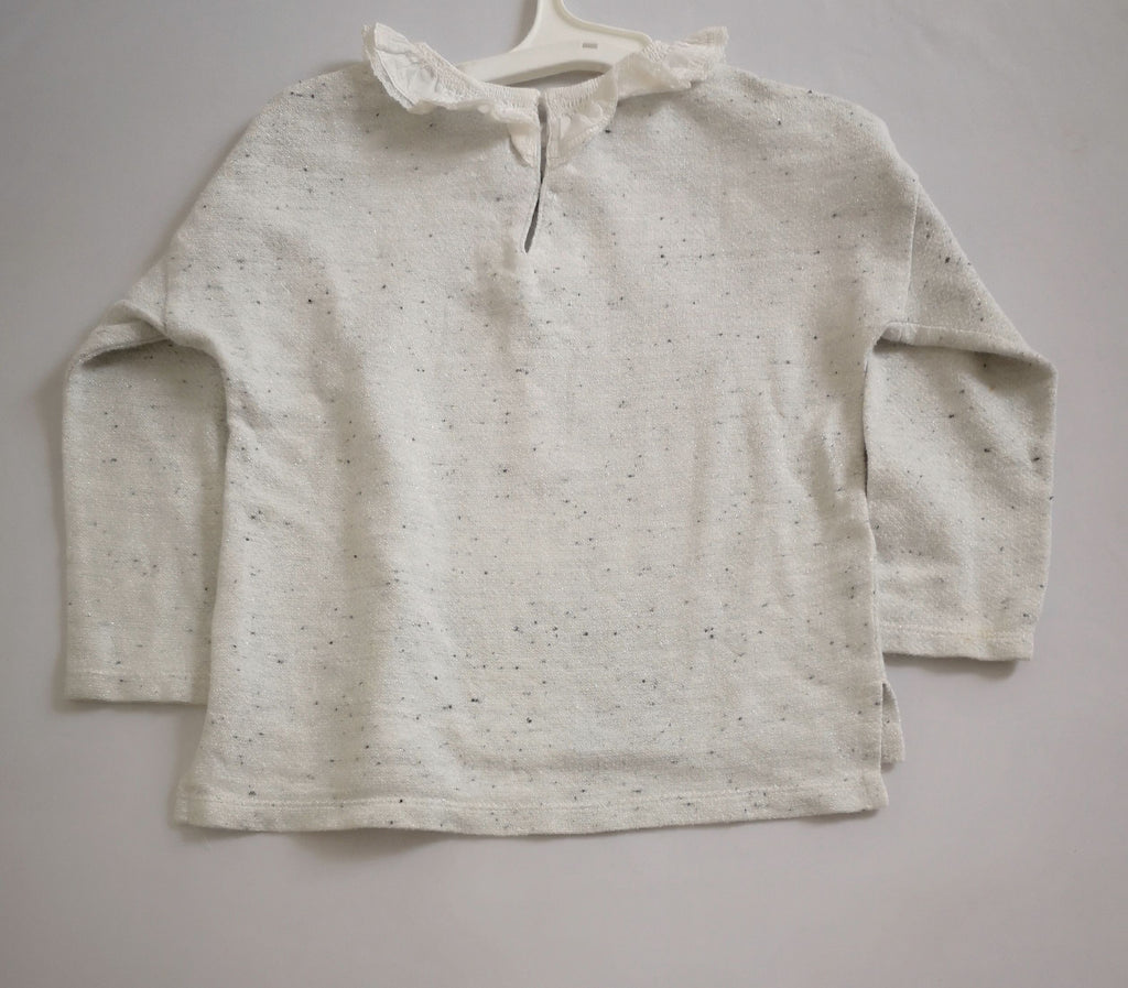 Blusa con encaje en el cuello incluye ganchitos