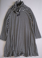Vestido cuello alto con bolsas a los lados