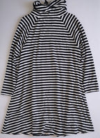 Vestido cuello alto con bolsas a los lados