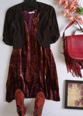 Vestido de terciopelo y cardigan corto