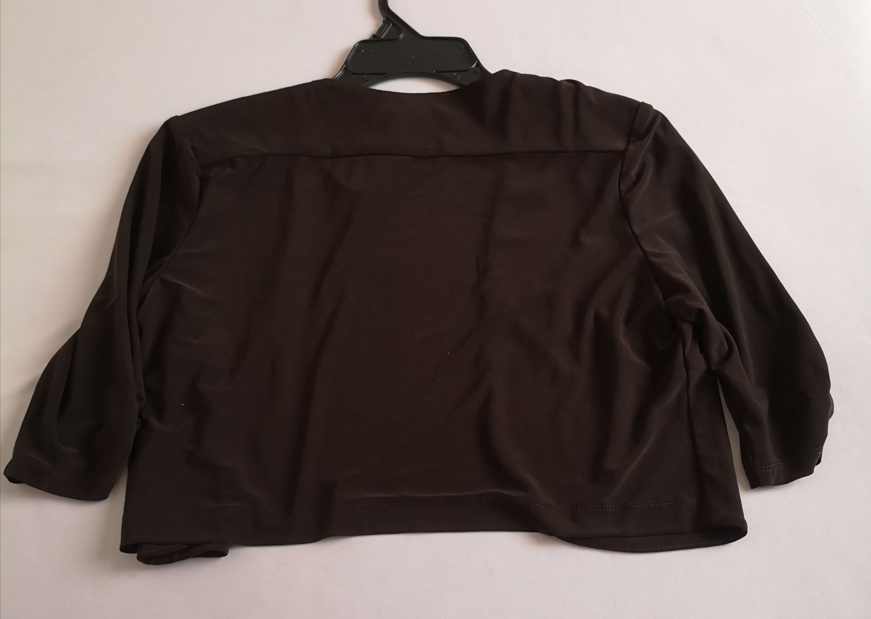 Vestido de terciopelo y cardigan corto