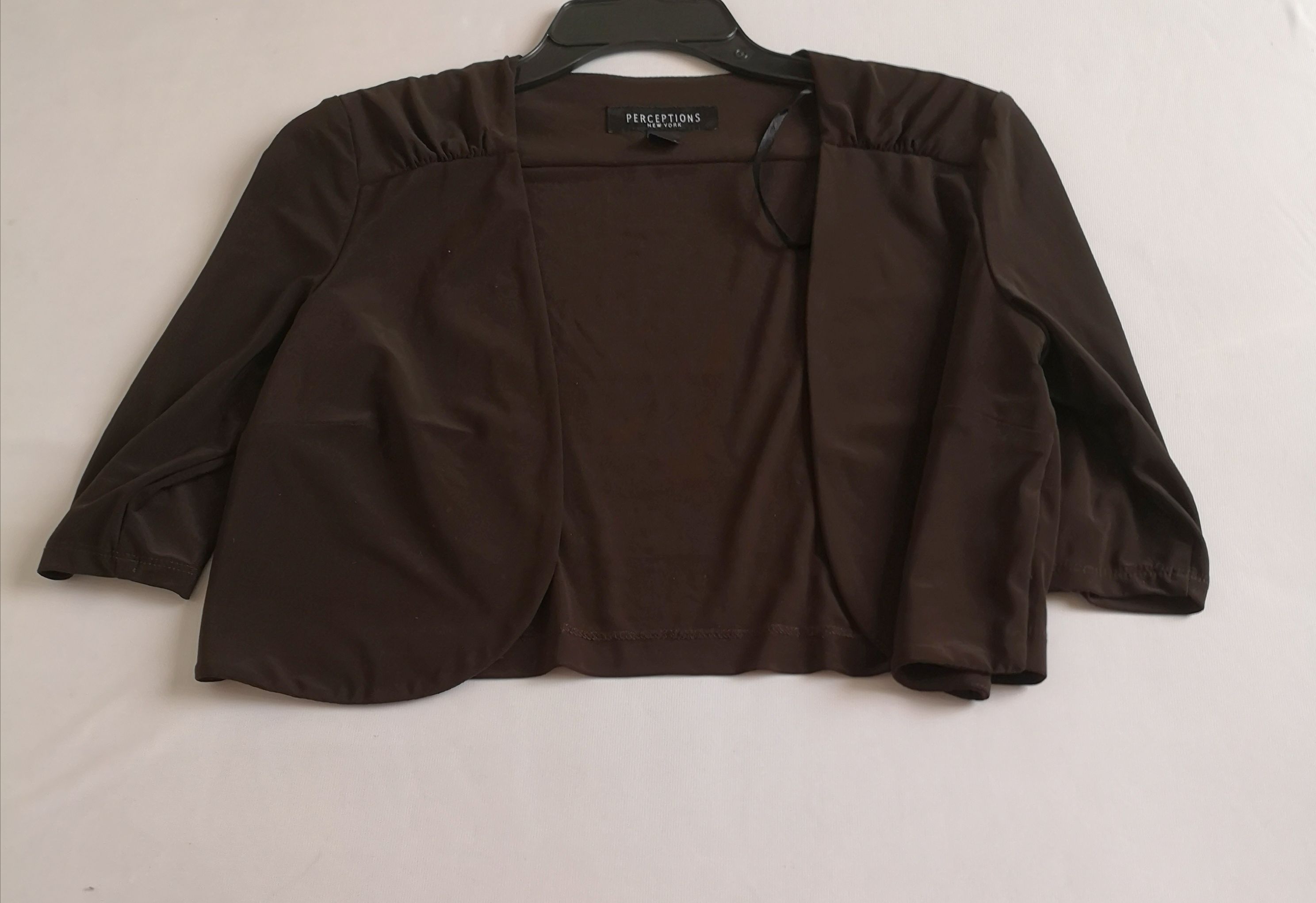 Vestido de terciopelo y cardigan corto