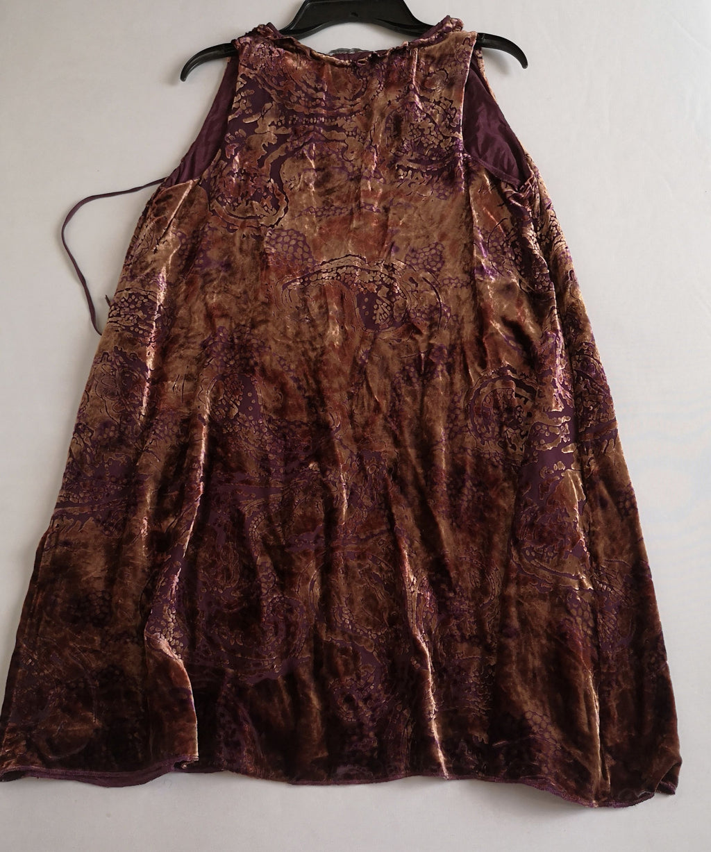 Vestido de terciopelo y cardigan corto