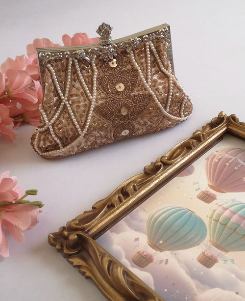 Cartera bordada pequeña