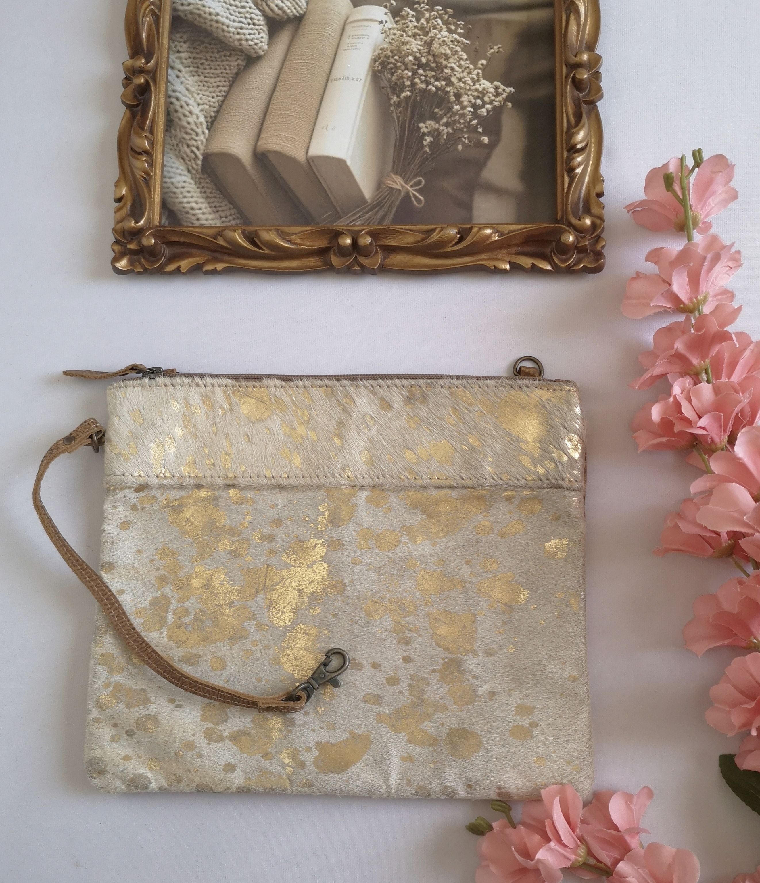 Cartera cuadrada de cuero