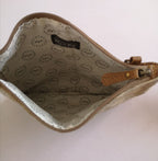 Cartera cuadrada de cuero