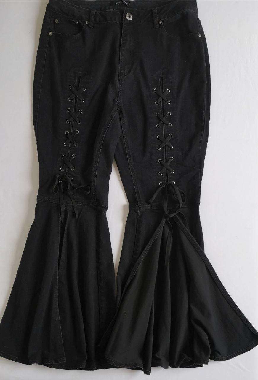 Sueter cuello en V con jeans campana