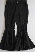 Sueter cuello en V con jeans campana