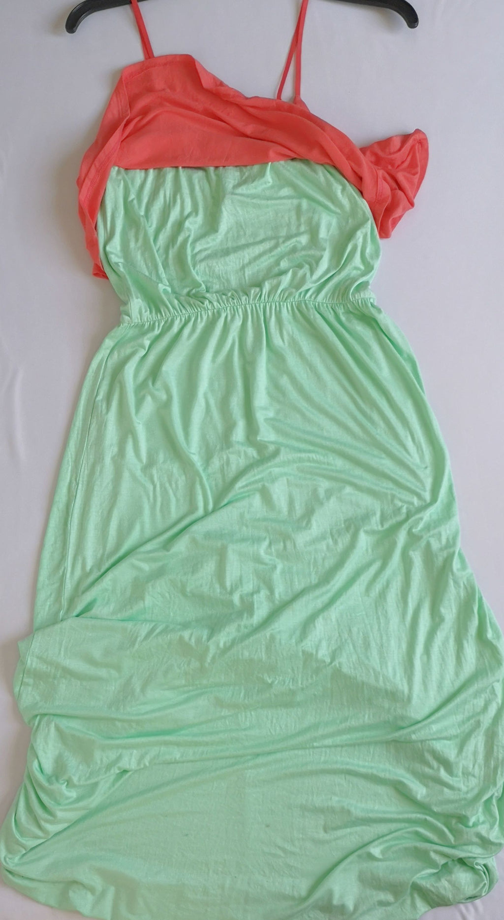 Maxi vestido de  tirantes incluye collar