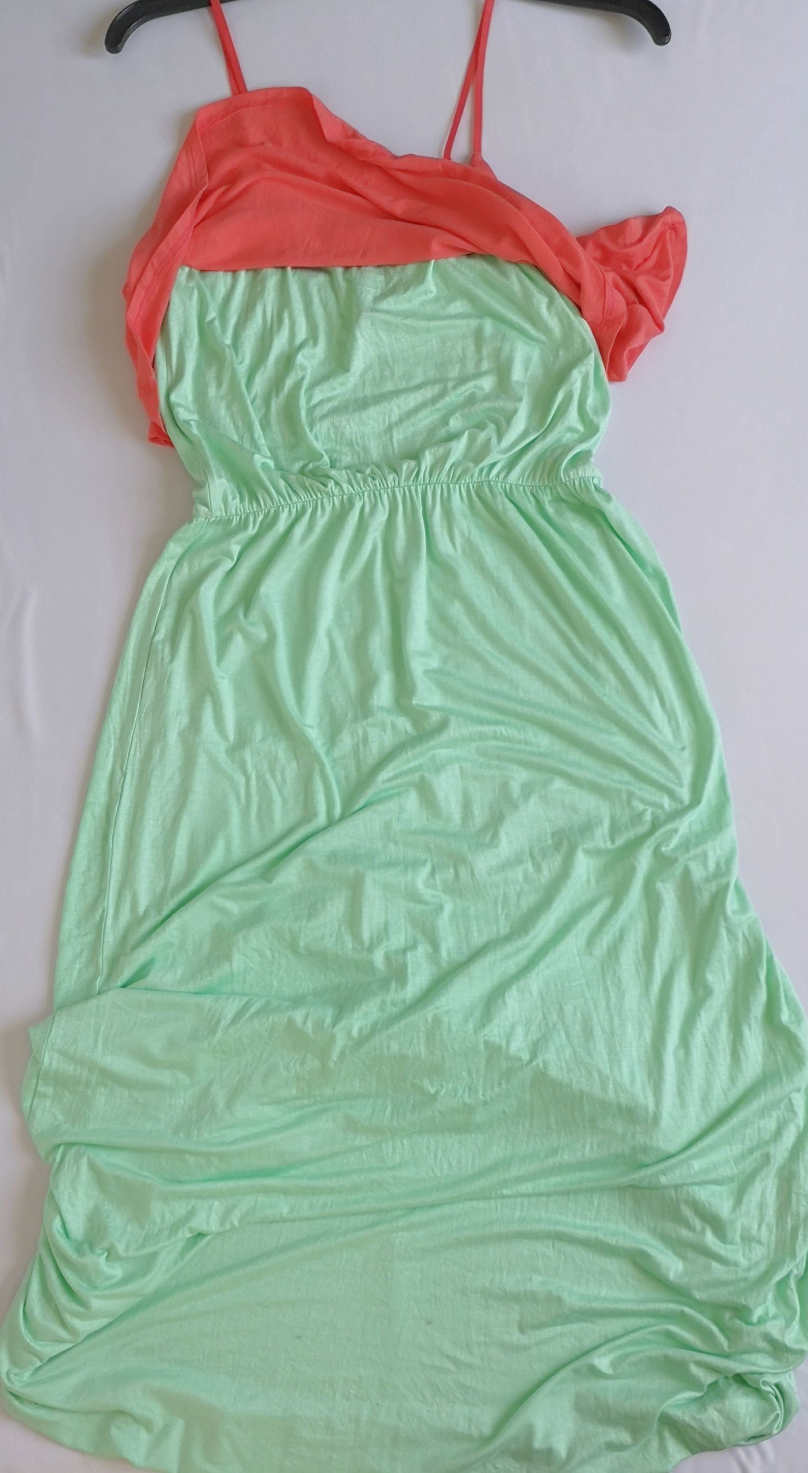 Maxi vestido de  tirantes incluye collar