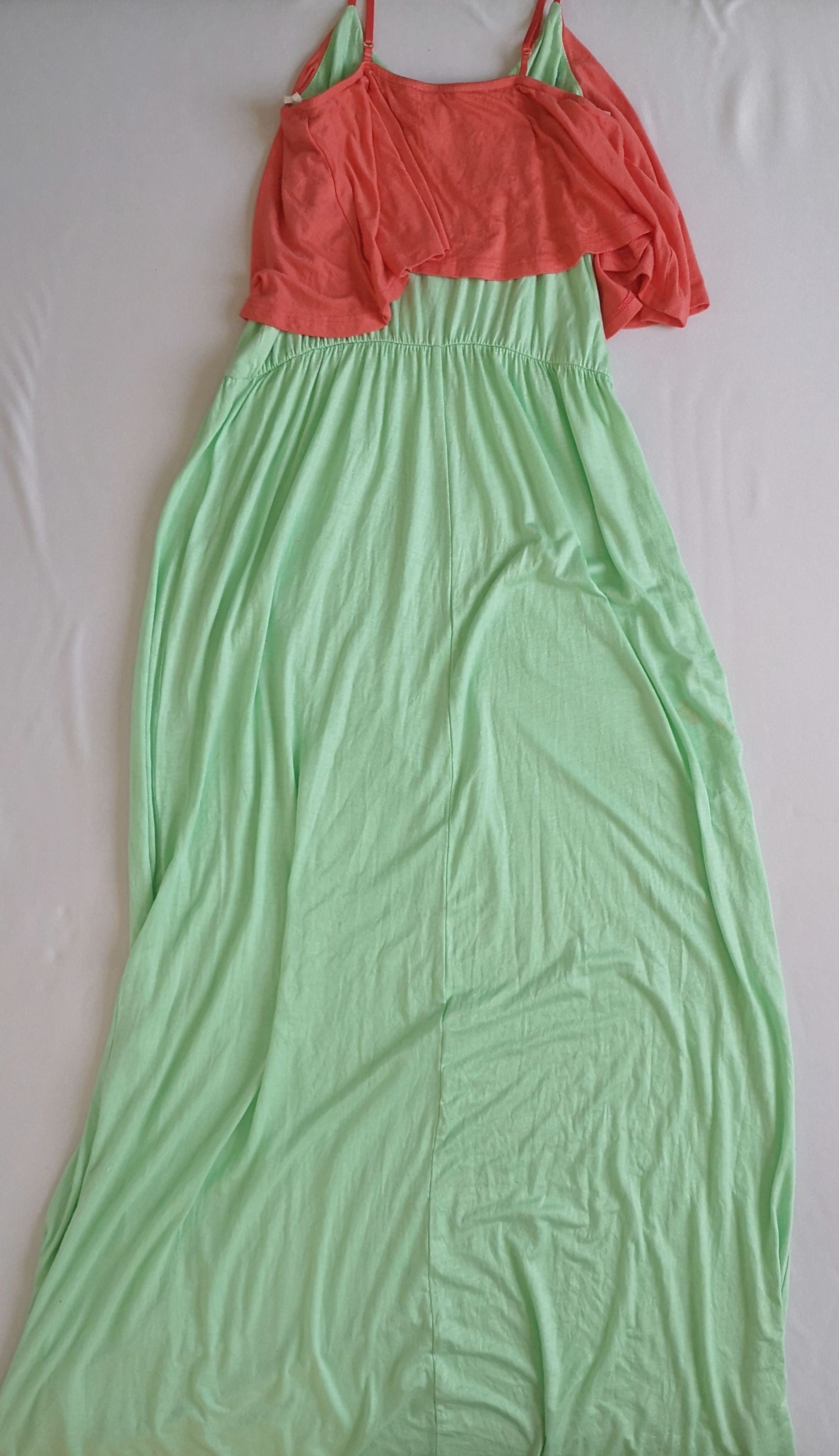 Maxi vestido de  tirantes incluye collar