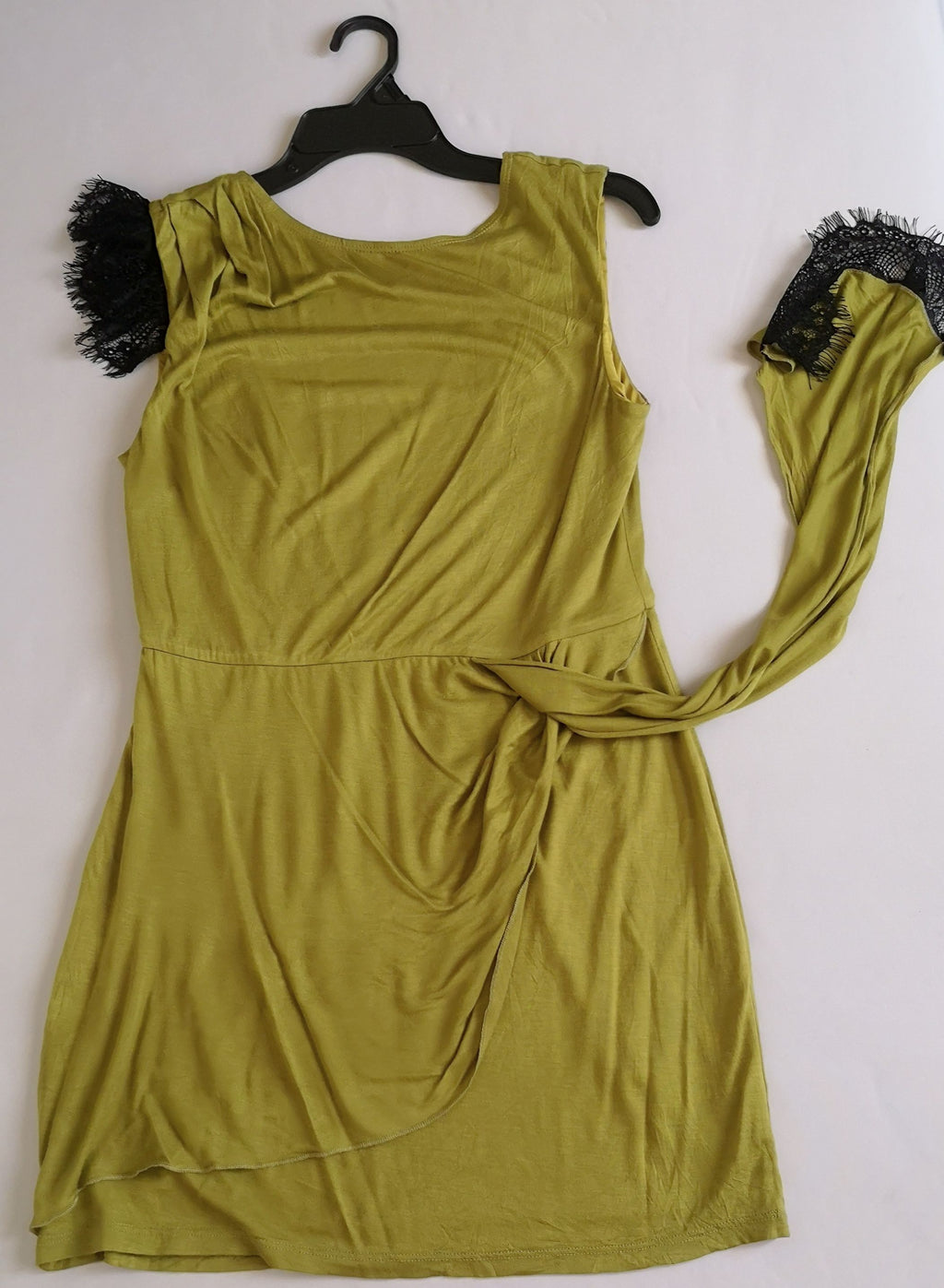 Vestido corto  abierto de atrás