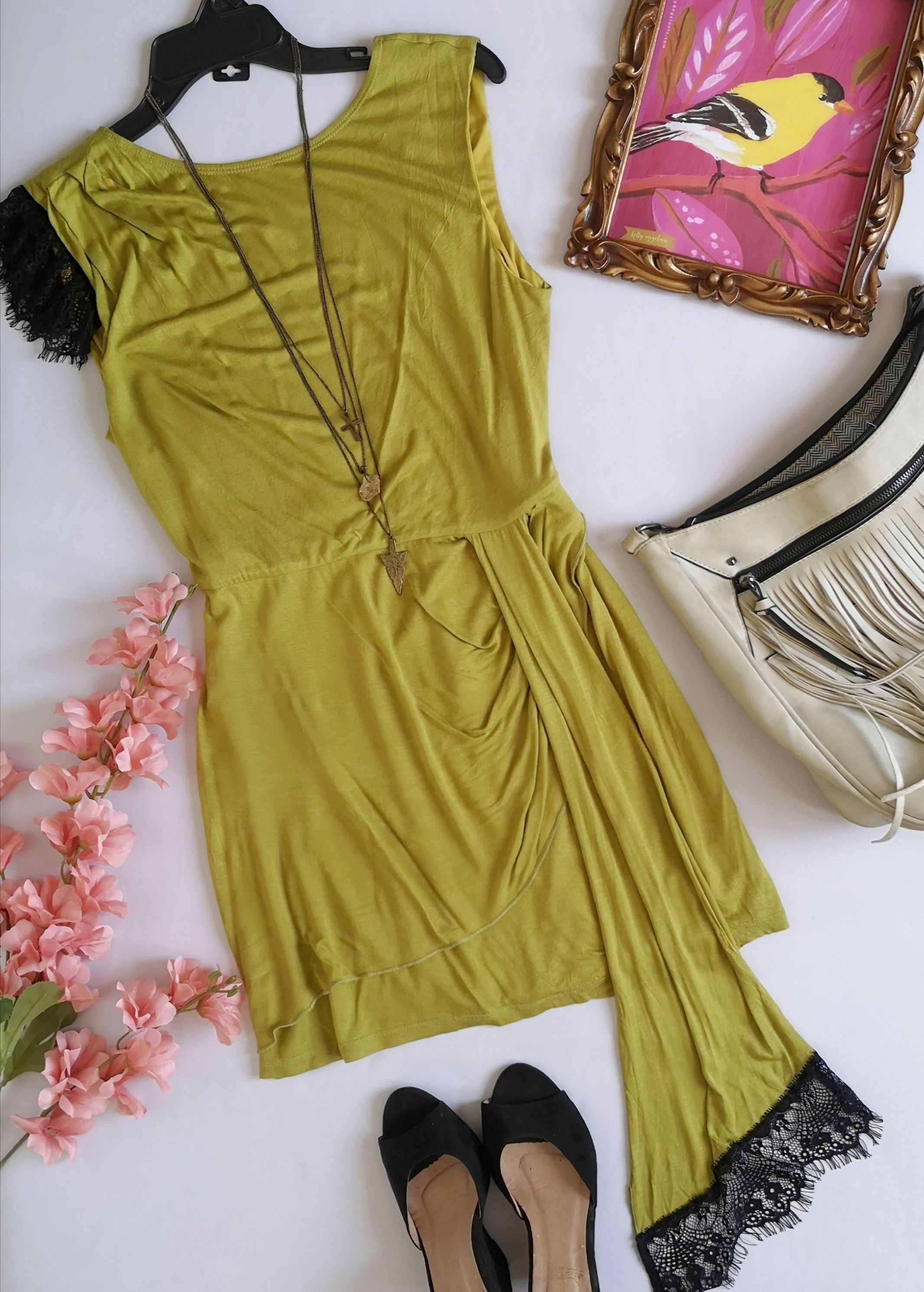 Vestido corto  abierto de atrás