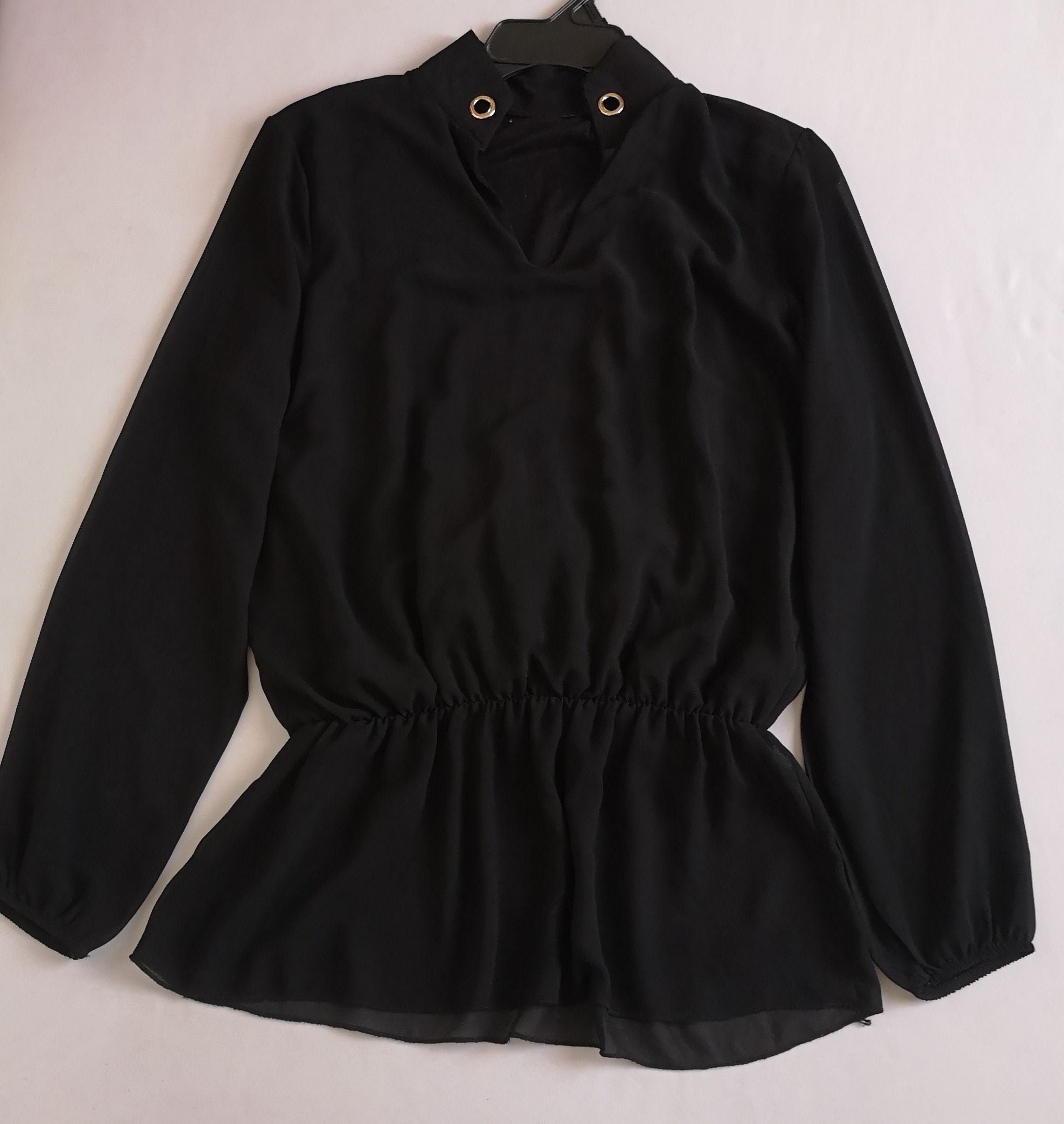 Blusa de chifón incluye collar