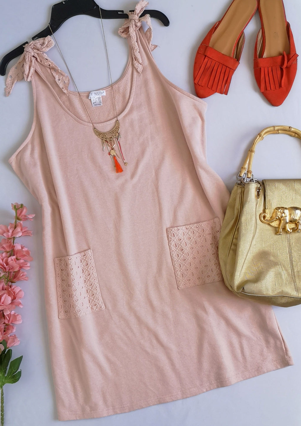Vestido con bolsas adelante incluye collar