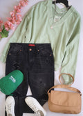 Suéter estilo over size y mom jeans
