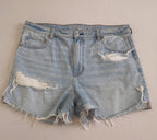 Blusa estilo ancho con short rasgado