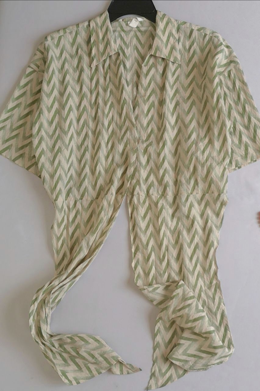 Short con bolsas a los lados y blusa