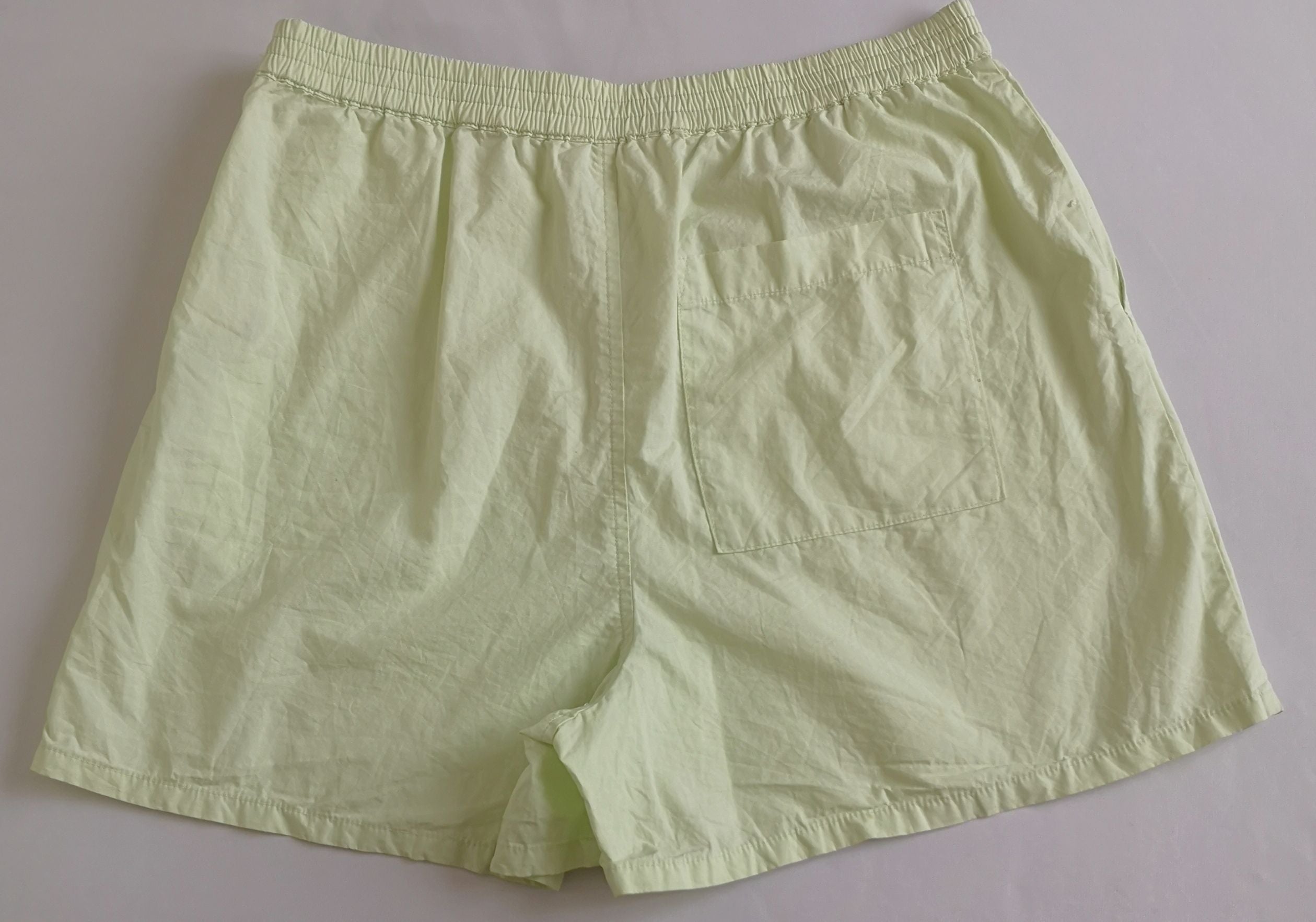 Short con bolsas a los lados y blusa