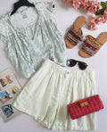 Short con bolsas a los lados y blusa tela suave