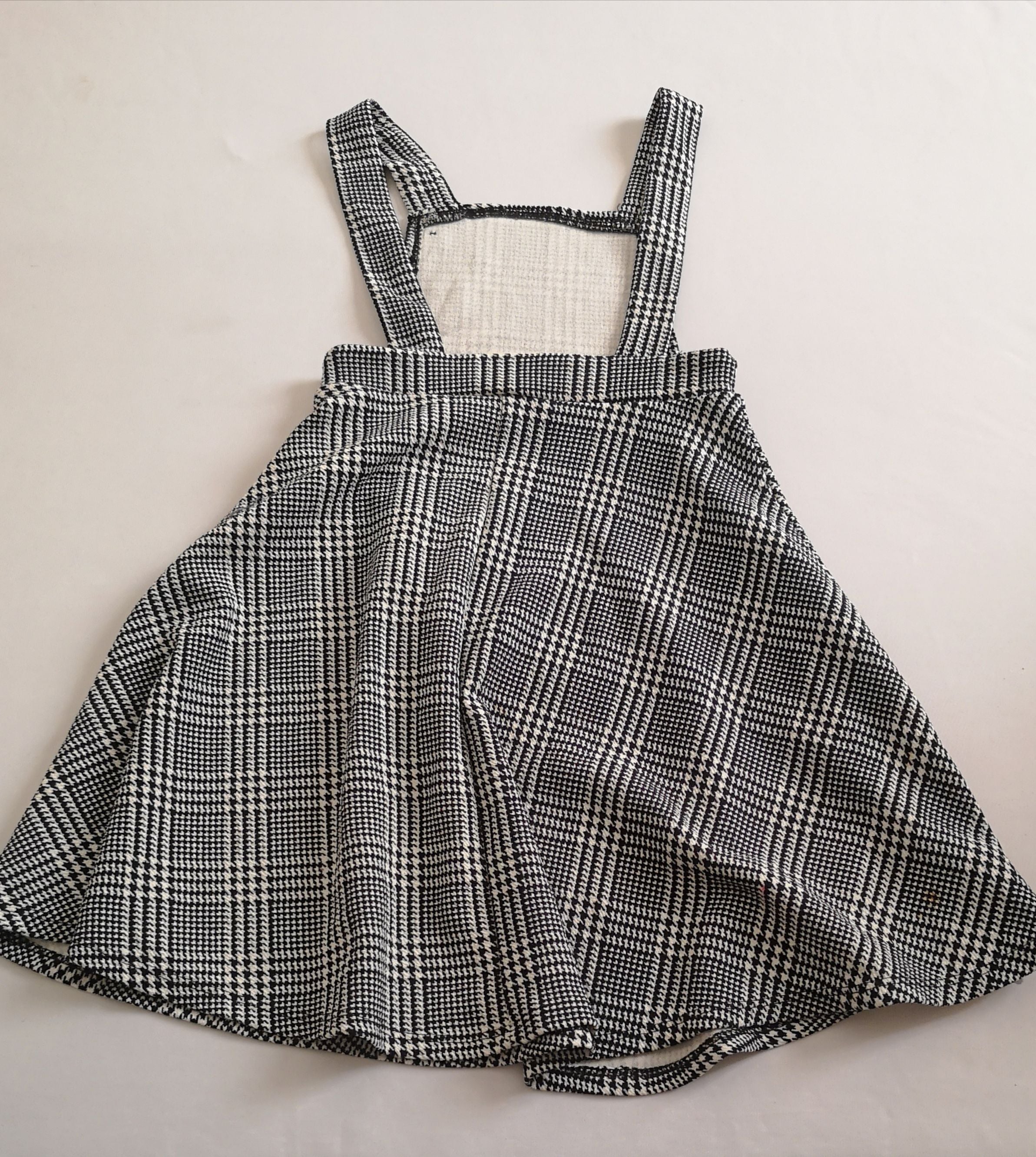 Blusa manga larga y vestido tipo overol