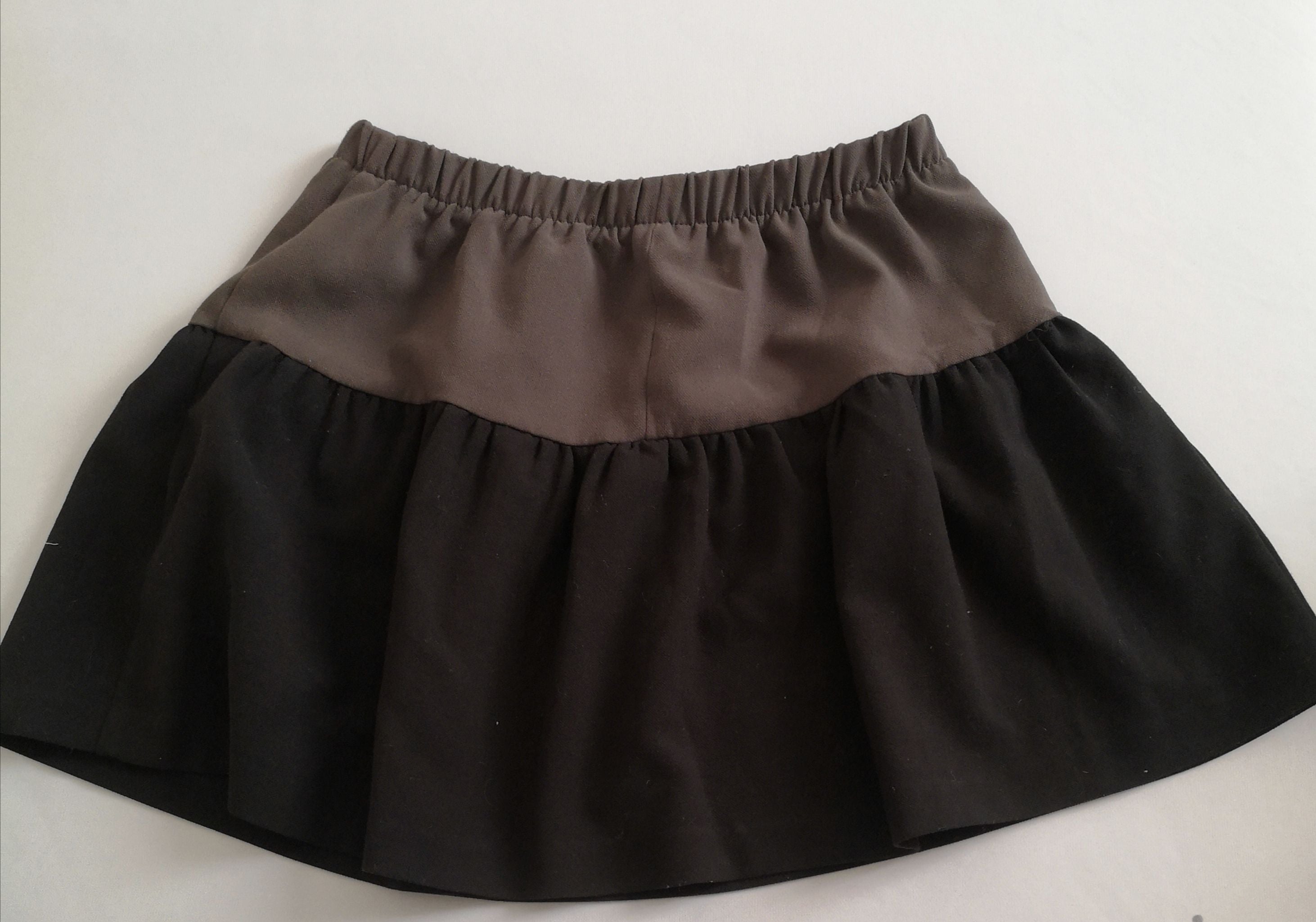 Suéter bordado con falda