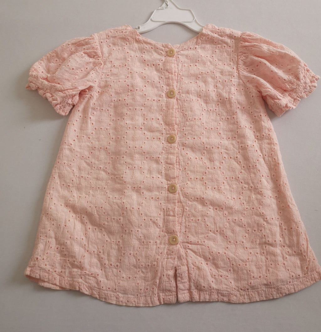 Blusa con botones atrás