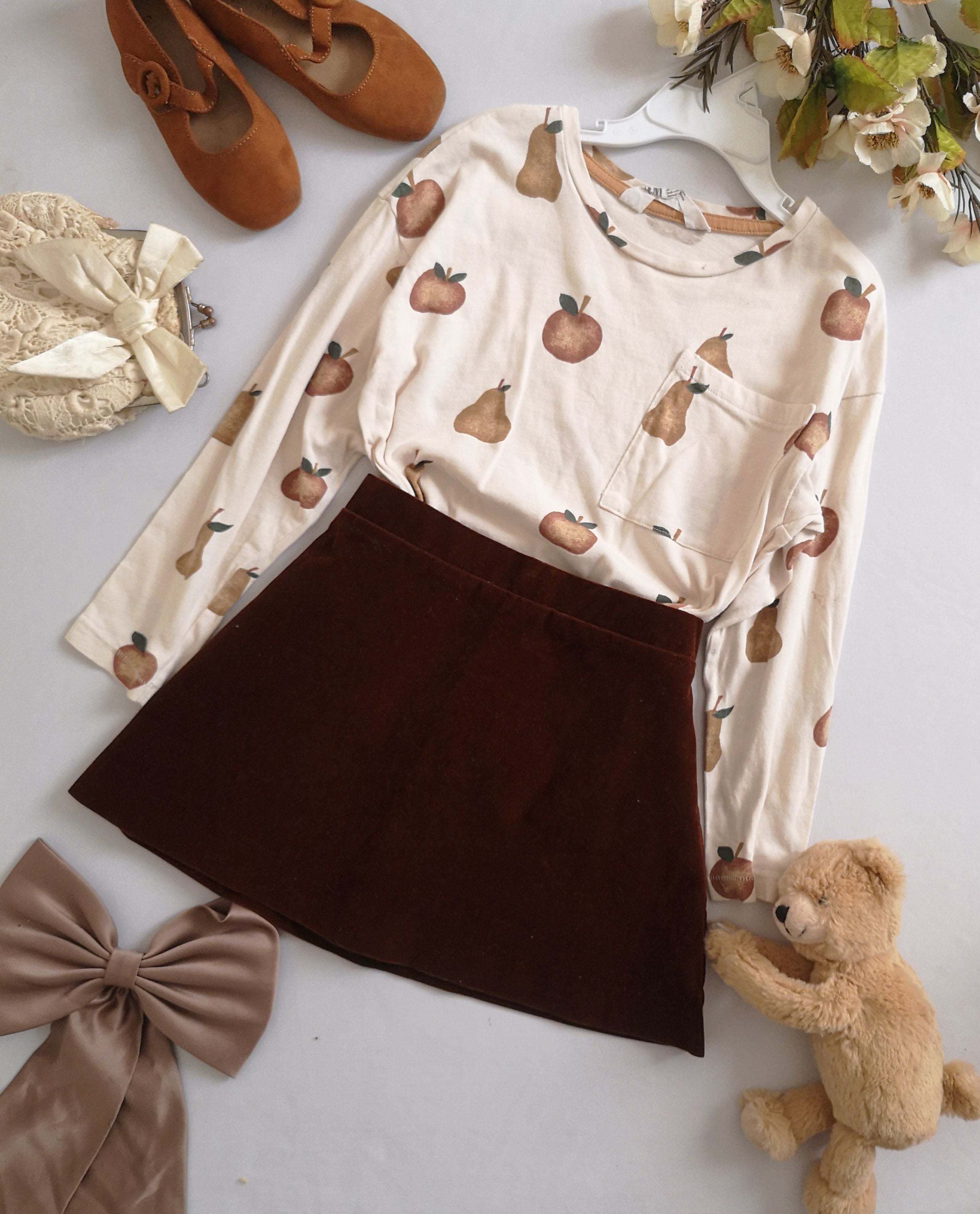 Falda de terciopelo y blusa manga larga