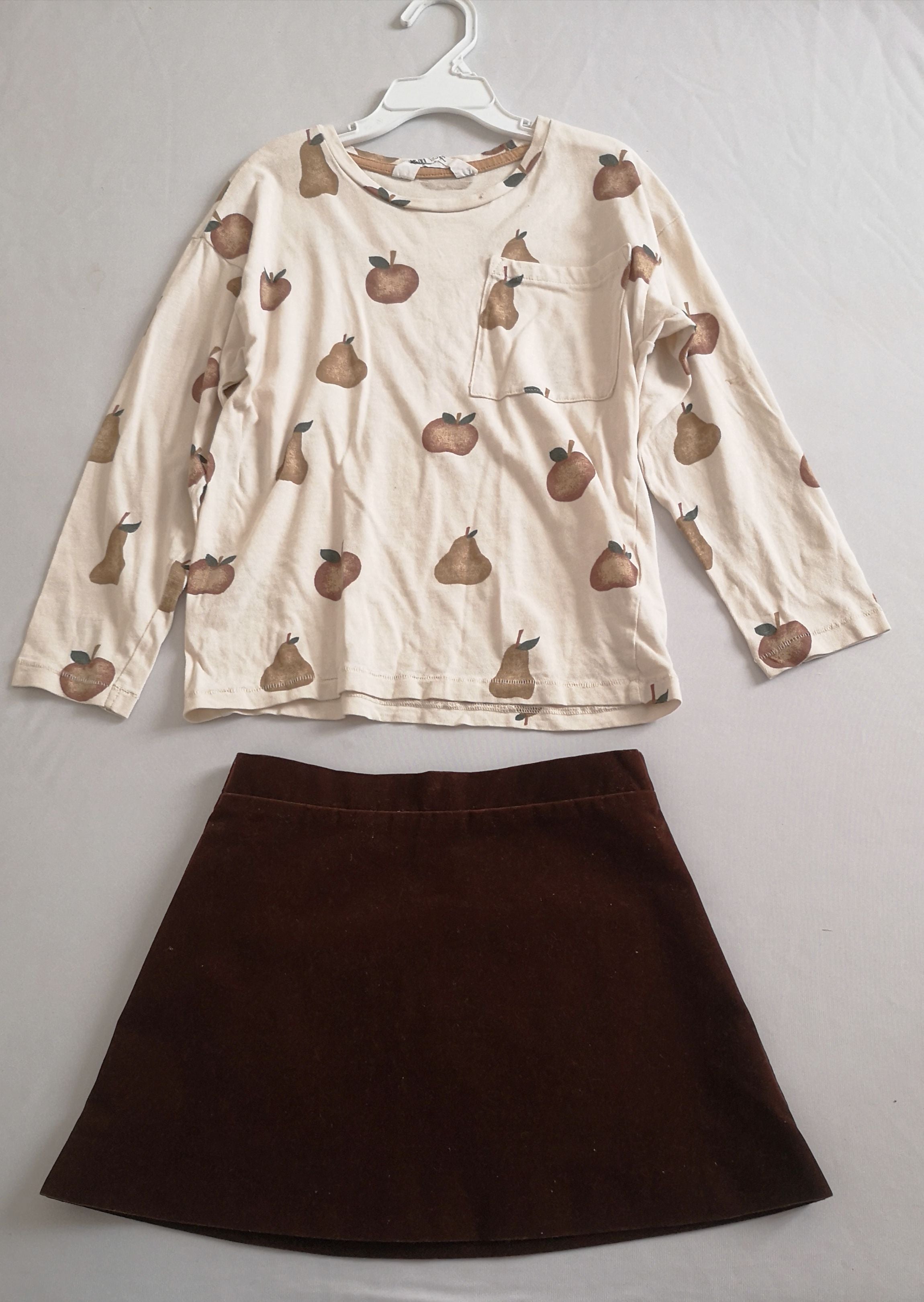 Falda de terciopelo y blusa manga larga
