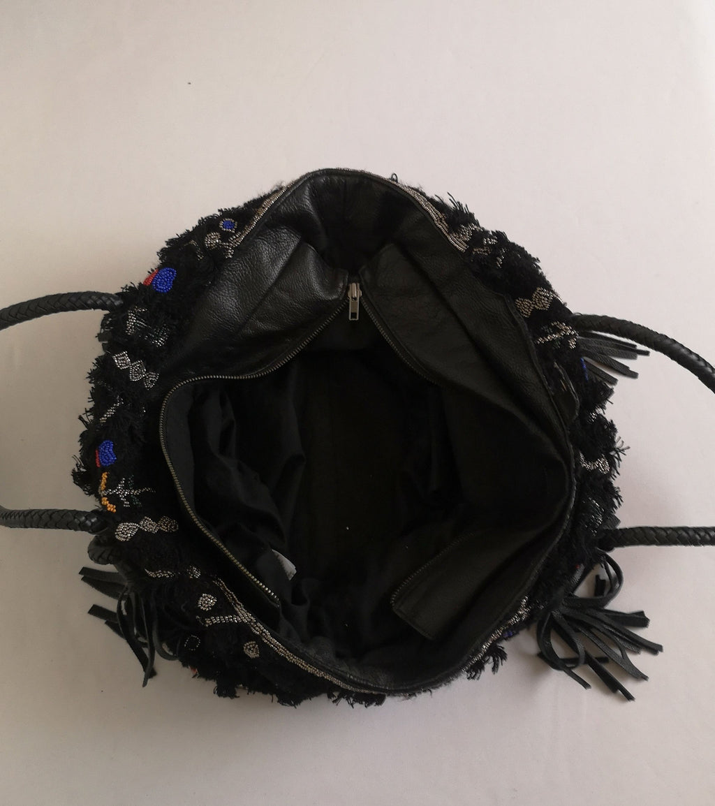 Cartera bordada grande