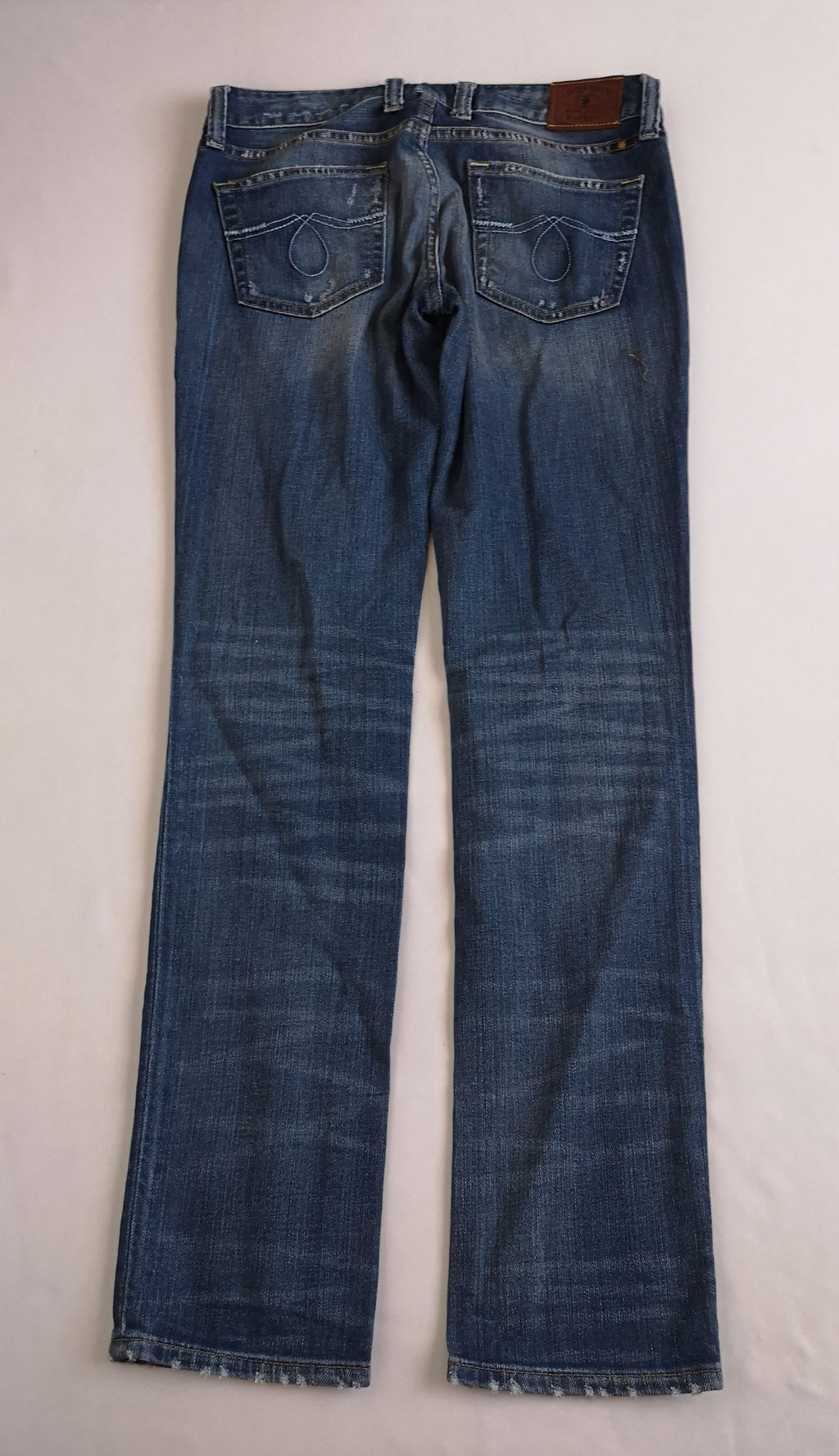 Blusa de chifón con jeans corte recto